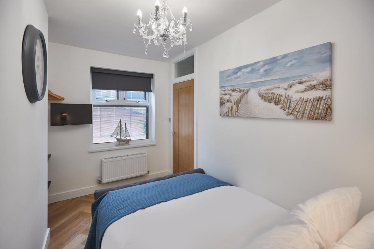 Host & Stay - Wadsworth Cottage 휫비 외부 사진
